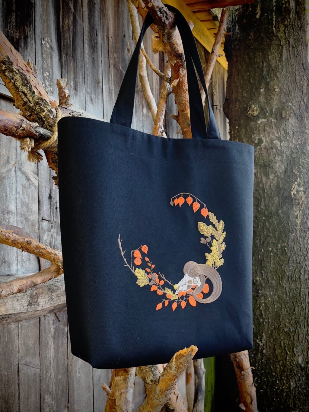 Шоппер с вышивкой «Самайн»