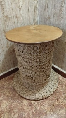 Столик из бумажной лозы с системой хранения