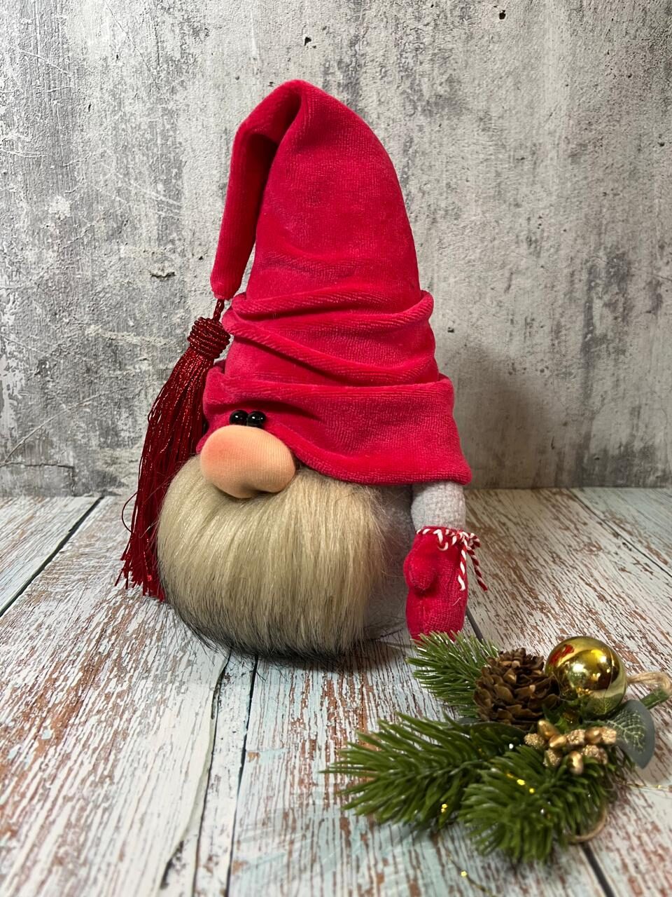Гном декоративный ручной работы, 21 см, в красной шапке