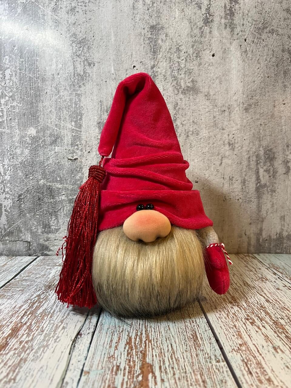 Гном декоративный ручной работы, 21 см, в красной шапке