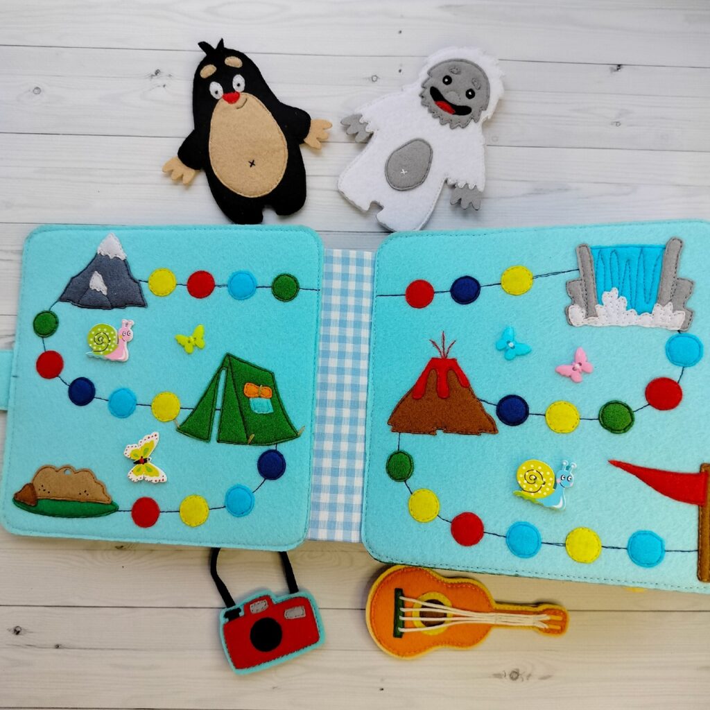 Фетровая книжка «Крошка Крот — турист»